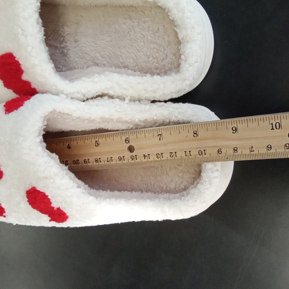 Fuzzy Heart Slippers Small - Picture 4 of 6
